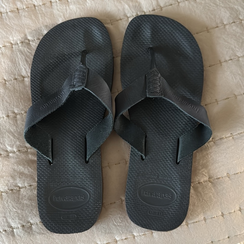 Havaianas Black Leather Strap Flip-Flop Sandals 11-12 Men’s used 2-3 times